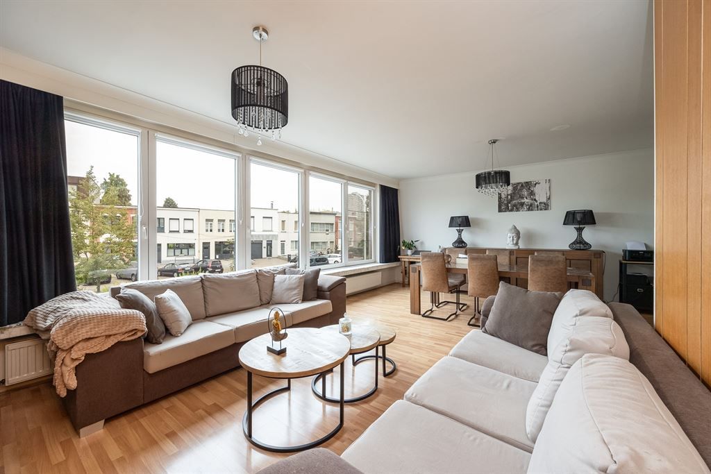 Woning vol potentieel met grote zonnige tuin foto 3