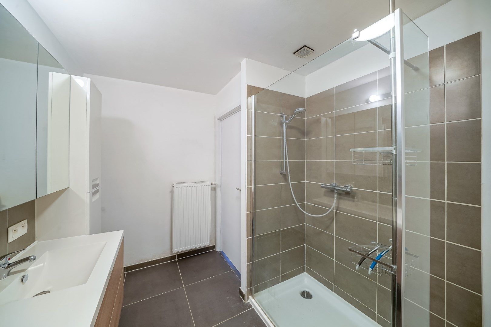 Recente en energiezuinige woning met 4 slaapkamers, ruime garage en tuin foto 7