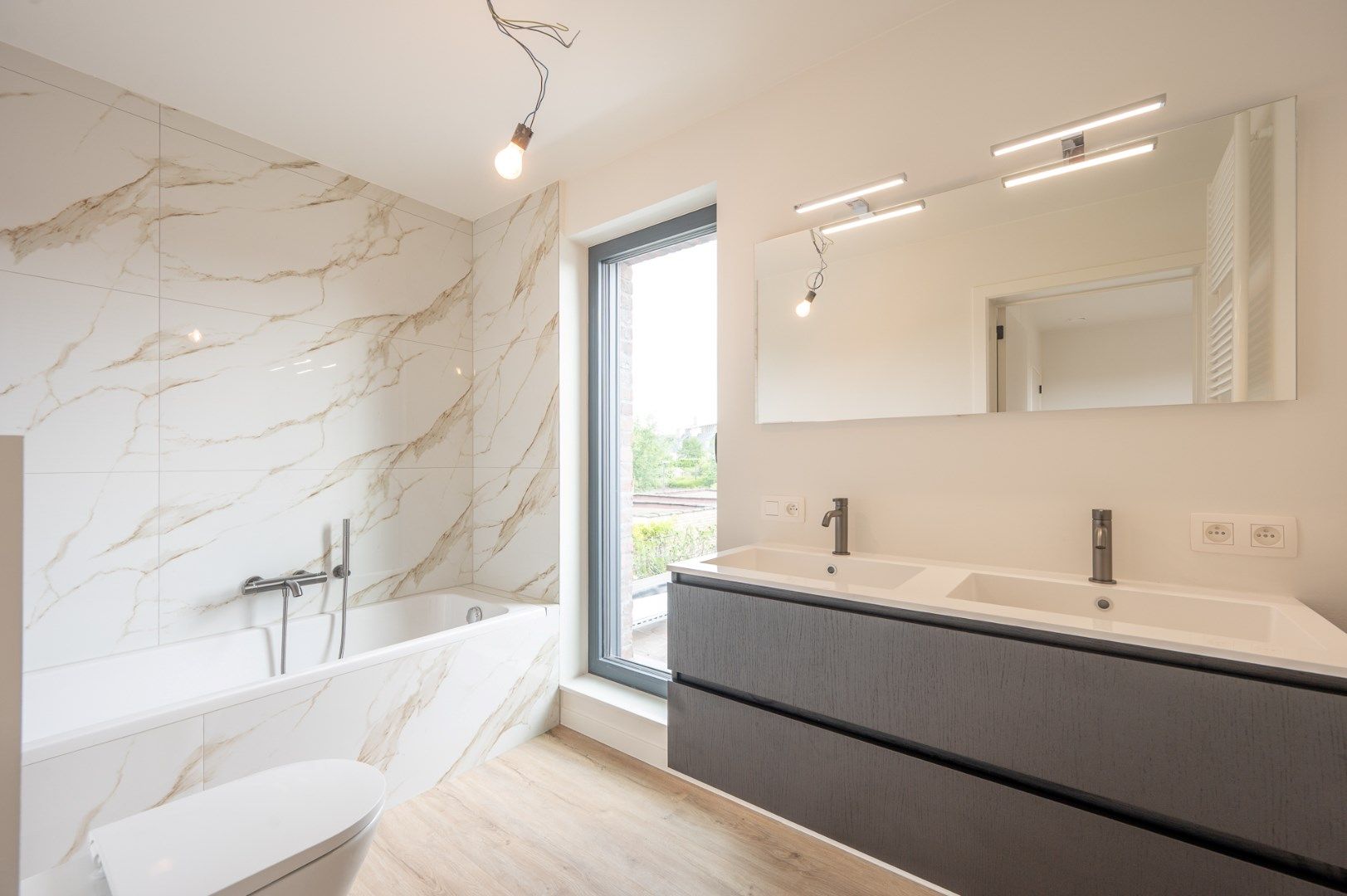 Prachtig afgewerkte woning, zeer rustig gelegen nabij het centrum foto 7