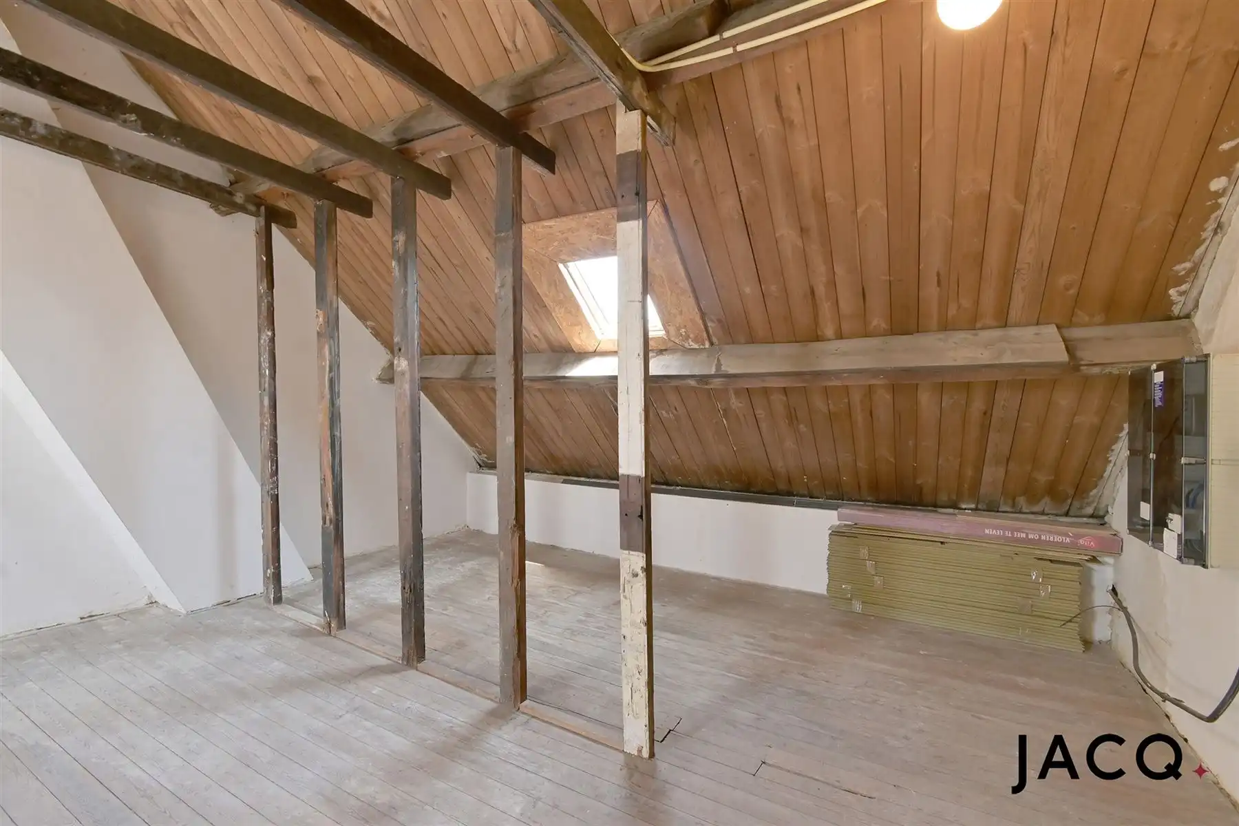 Te renoveren woning met 4 slpk's, terras (25m²) en garage! foto 17