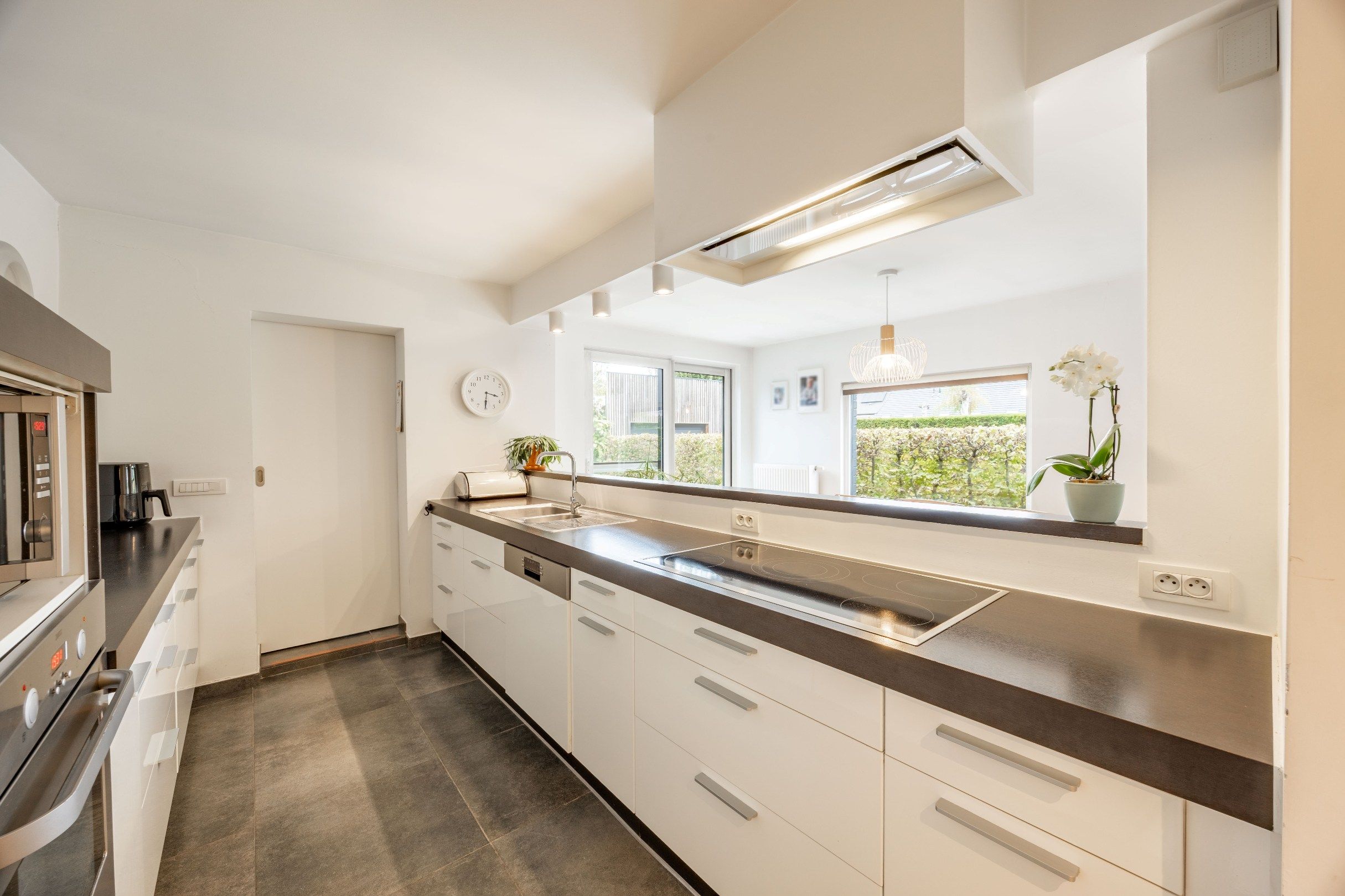 INSTAPKLARE GEZINSWONING MET GARAGE foto 11
