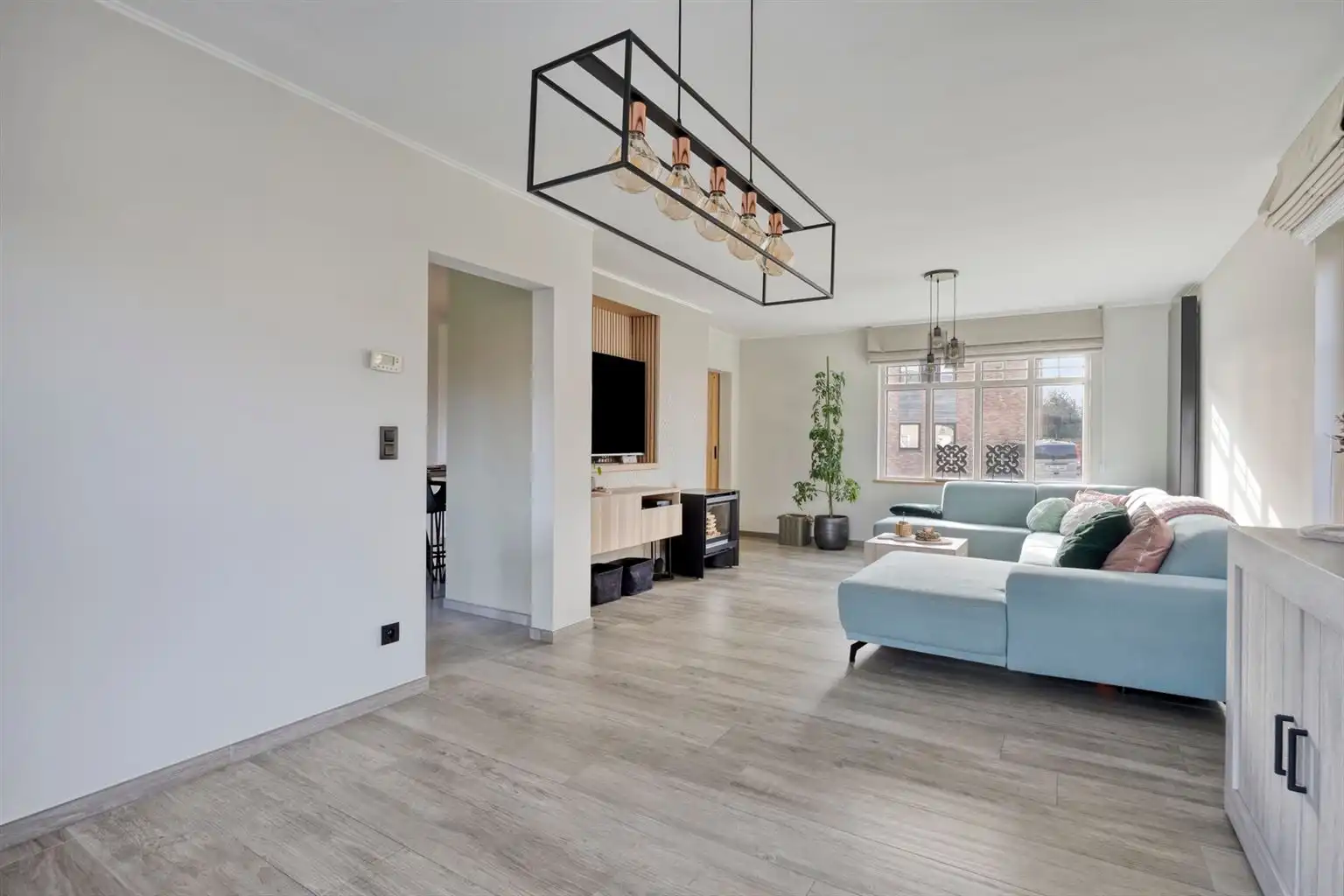 Vrijstaande woning met 3 slaapkamers, inpandige garage, omheinde tuin en zonnepanelen, zeer rustig gelegen in het landelijke Molenbeersel. foto 8