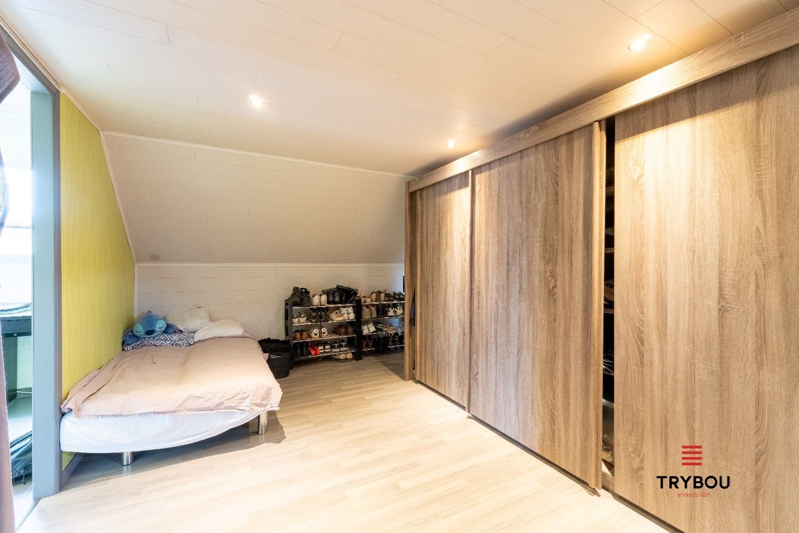 Uitzonderlijk ruime industriële duplex met ruim terras in centrum Roeselare foto 12