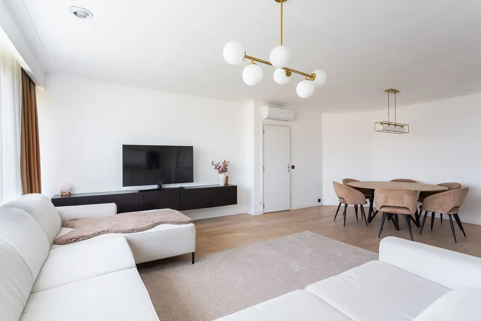 Mooi gerenoveerd 3-slaapkamerappartement met 2 terrassen, garage en 2 kelderbergingen foto 3