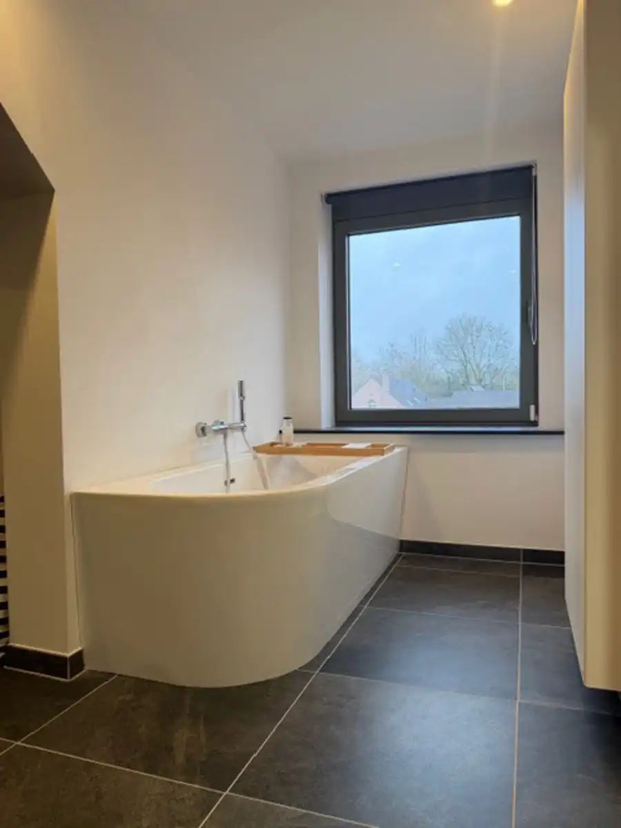 Totaal gerenoveerde en energiezuinige woning met tuin. foto 17