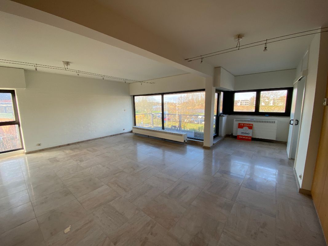 Ruim appartement met 2 slaapkamers, centraal gelegen. foto 4