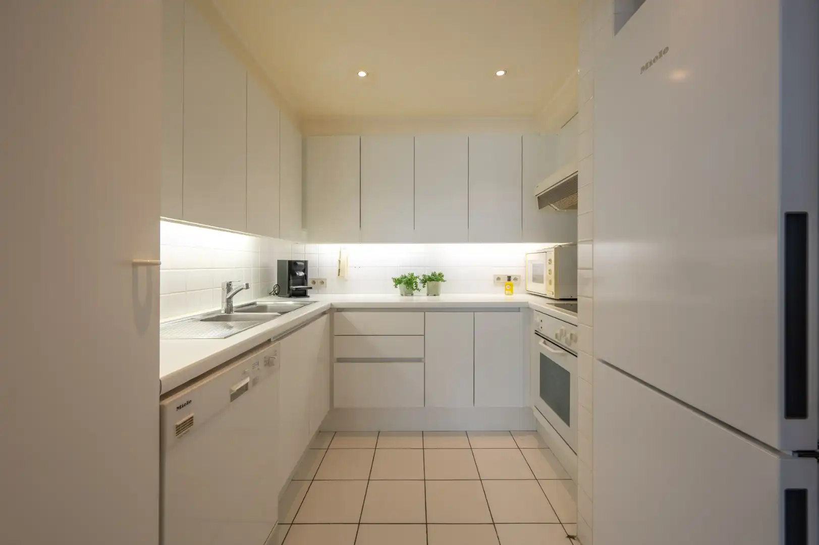 Ruim en breed appartement met goed zijdelings zeezicht foto 7