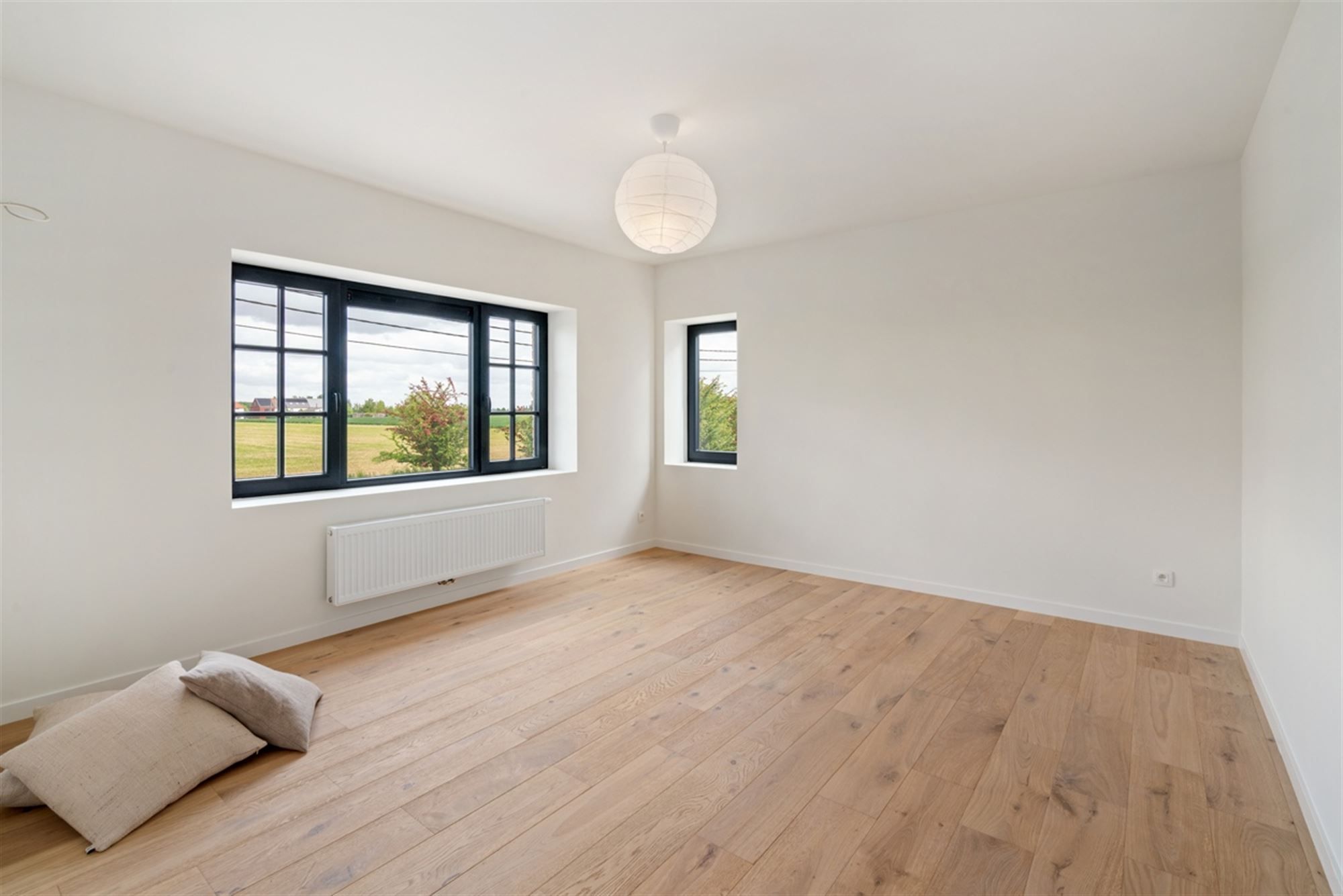 Stijlvolle, volledig gerenoveerde, INSTAPKLARE / WOONKLARE WONING (HOB) met 3 slaapkamers, 2 badkamers en garage op 756 m² foto 15