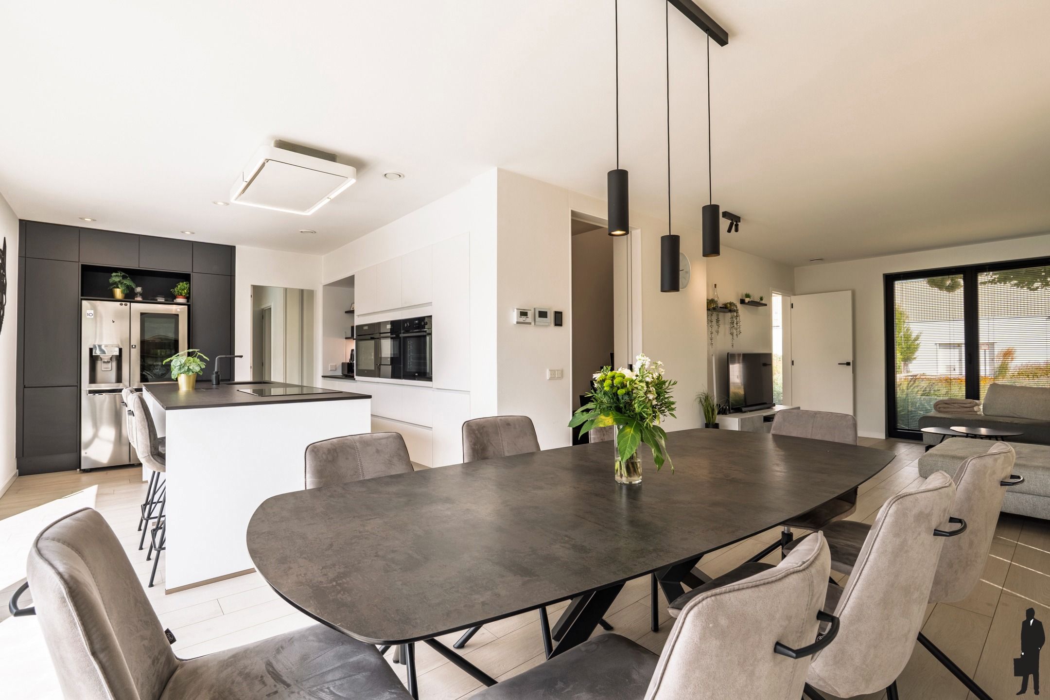 Villa met 4slks, 2bdks en verwarmd zwembad op 1200 m² foto 5