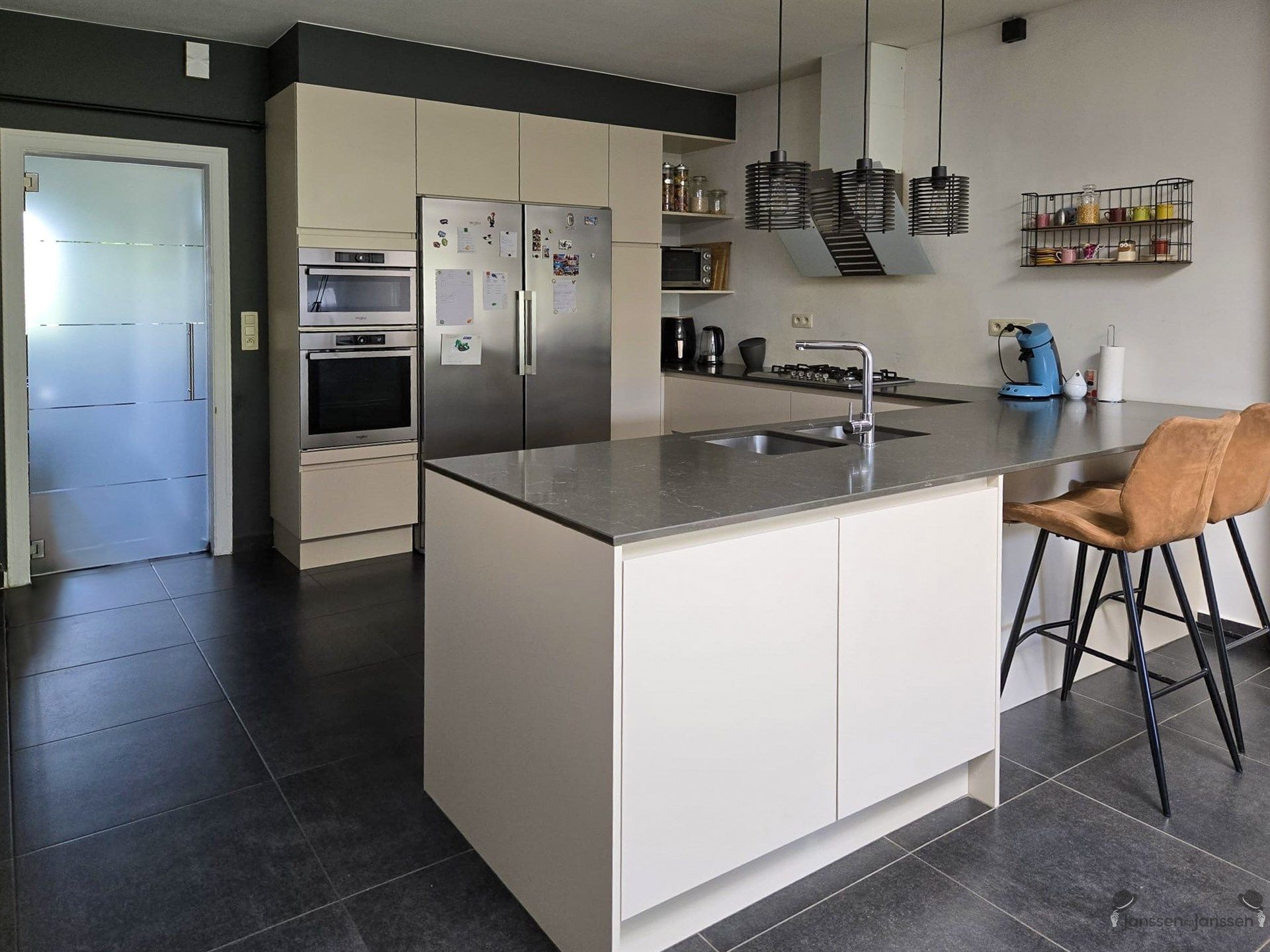 Instapklare woning met 3 slpks, garage en tuin foto 4
