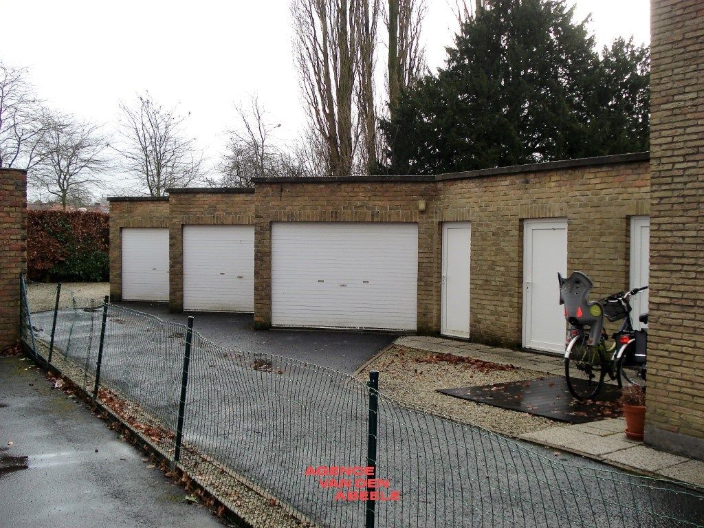Gesloten garagebox te Sint-Andries foto 3