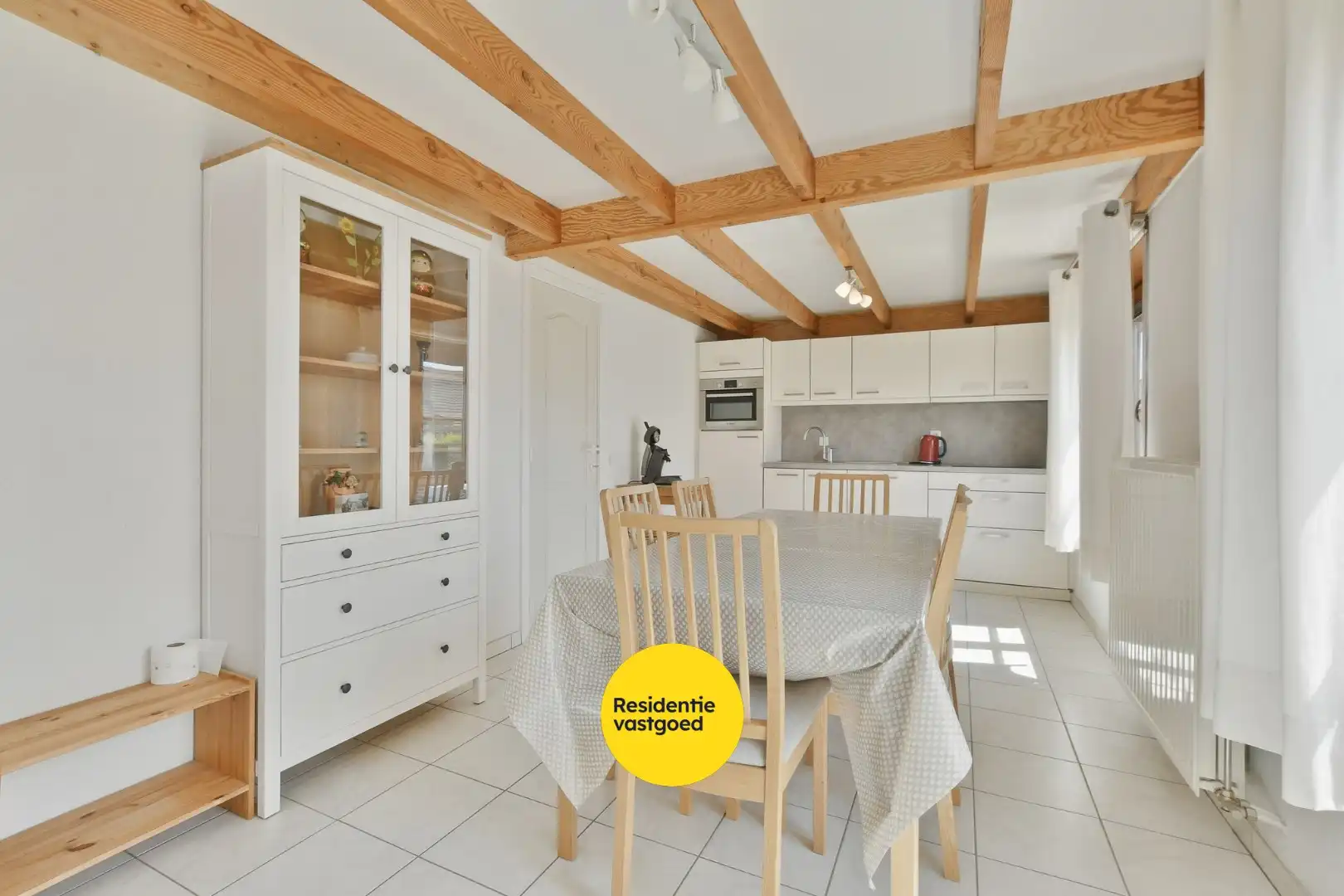 Instapklaar en gemeubeld vissershuisje met tuin en staanplaats in Harendijke! foto 7