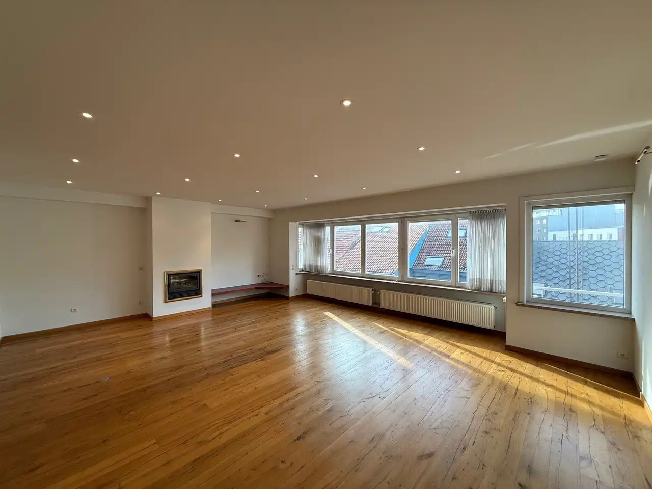 RESIDENTIE FENIKS foto {{pictureIndex}}