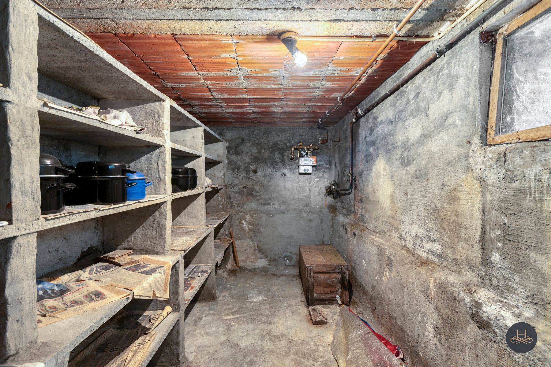 Ruime te renoveren woning met grote tuin en veel parking foto 24