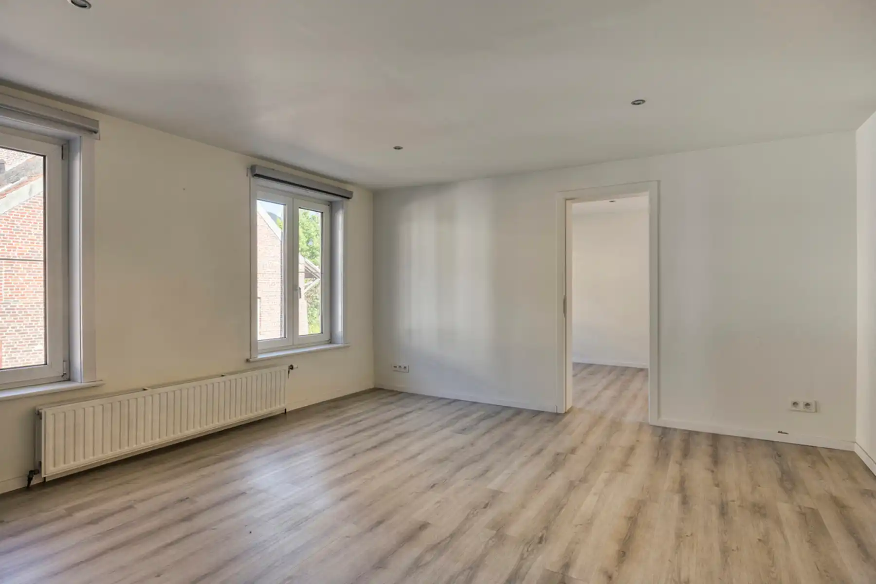 Ruime gerenoveerde centrumwoning met garage foto 19