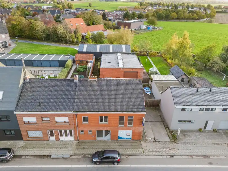 Zonnebeke. Half-open polyvalent ruim gebouw / handelshuis met apart magazijn van +/- 170m2 en  3-5 slaapkamers en apart kantoor / hobby / handelsruimte. Goede staat ! foto 13