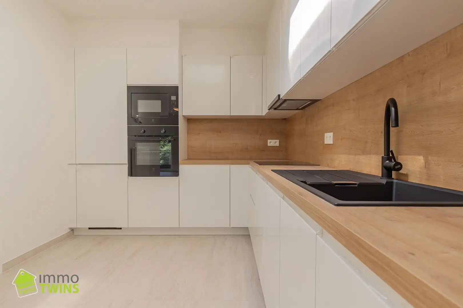 Ruim totaal gerenoveerd appartement van 119 m² met terras, staanplaats en garage te Appels bij Dendermonde foto 8