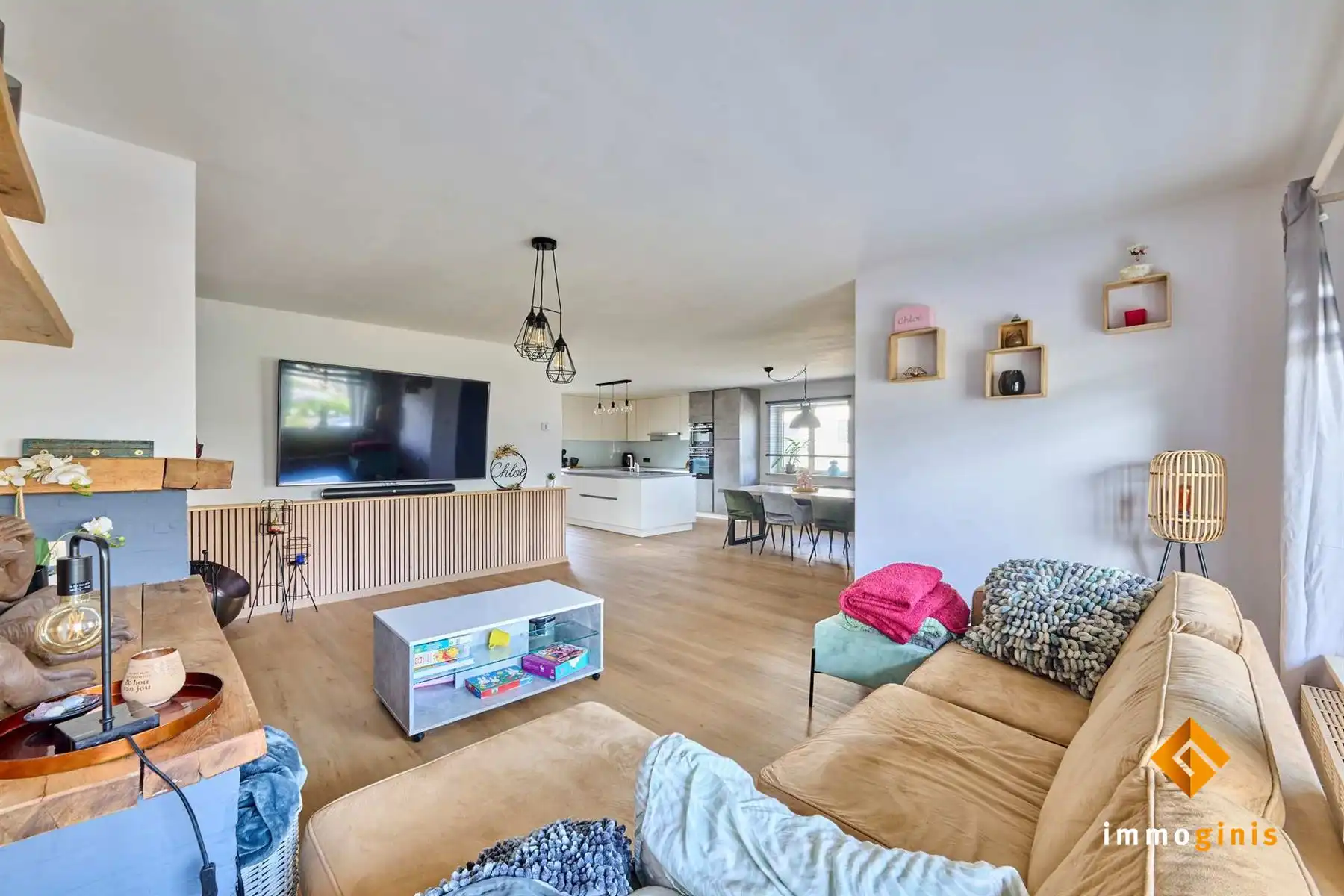 Gerenoveerde woning met 3 ruime slaapkamers, op een prachtige locatie vlakbij het centrum van Bocholt. foto 3