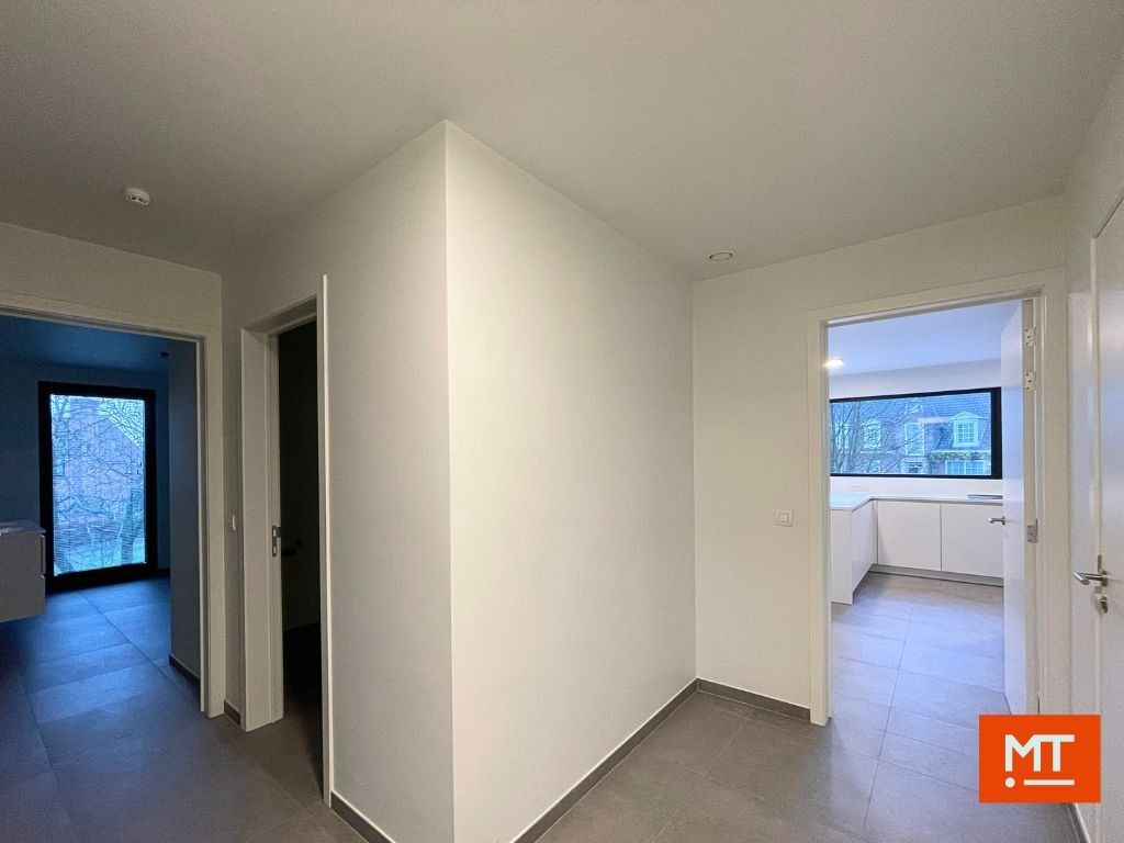 Nieuwbouwappartement met 2 slaapkamers, Zuidgericht terras en autostaanplaats te huur in Passendale foto 10