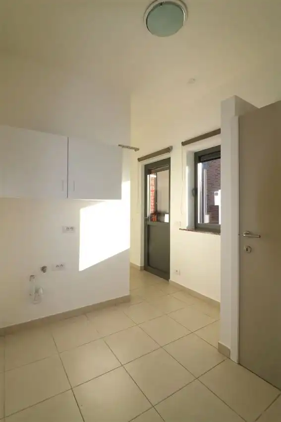 Ruime woning met drie slaapkamers en gezellige koer foto 14