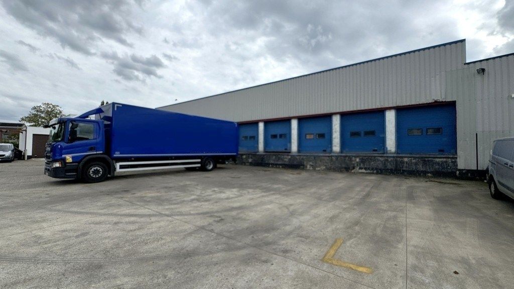 Loods met kantoor te huur nabij E313 in Wommelgem foto 11
