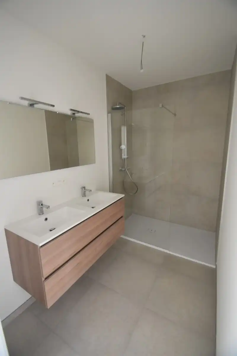 Modern ingericht appartement aan rand van centrum foto 10