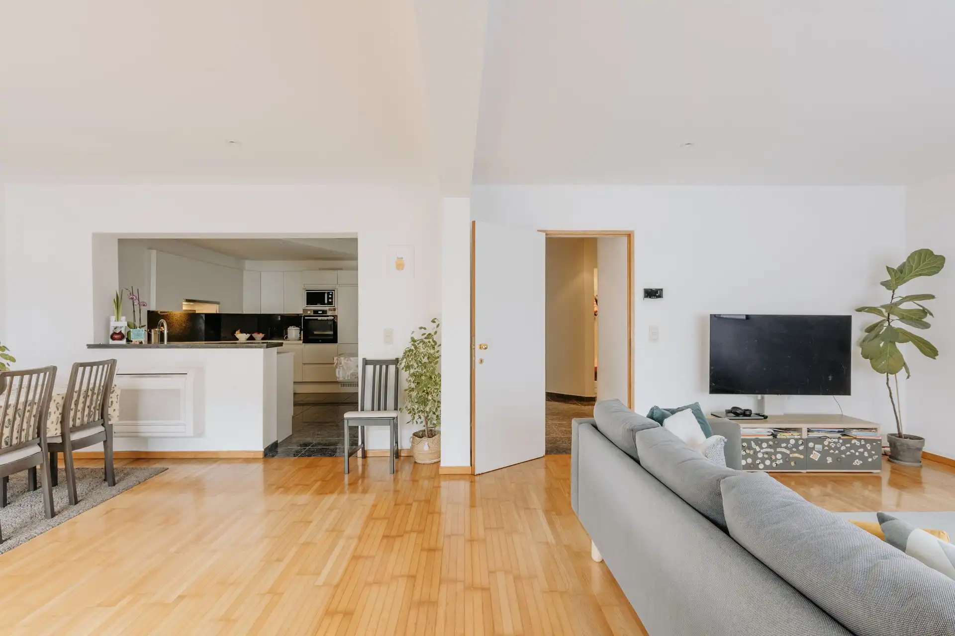 Zeer ruim 2-slaapkamerappartement in het centrum van Wilrijk foto 3