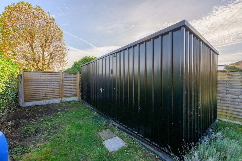 PERFECTE STARTERSWONING! Tot in de puntjes gerenoveerde woning nabij hartje Beveren-Leie! foto 25