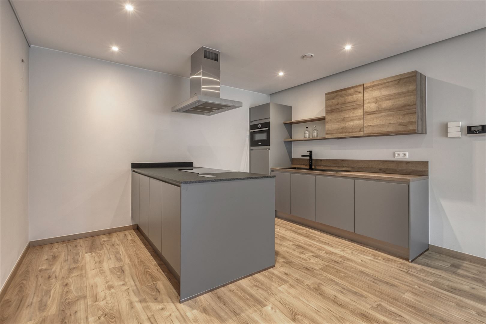 TE KOOP: Gerenoveerd, gelijkvloers appartement te Zolder! foto 6