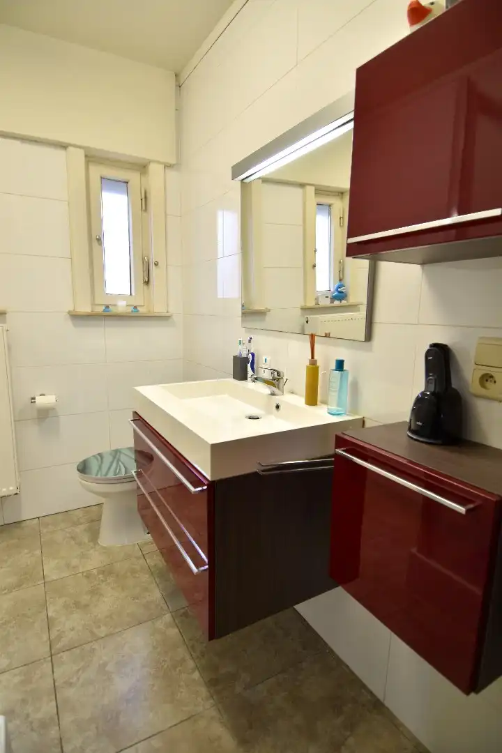 Alleenstaande woning op perceel van 1.062 m² te koop op rustige ligging vlakbij centrum-Gullegem foto 9