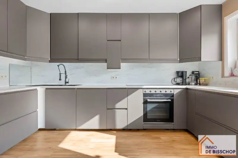 Gezellige, instapklare woning met 3 slaapkamers, grote tuin en garage. foto 6
