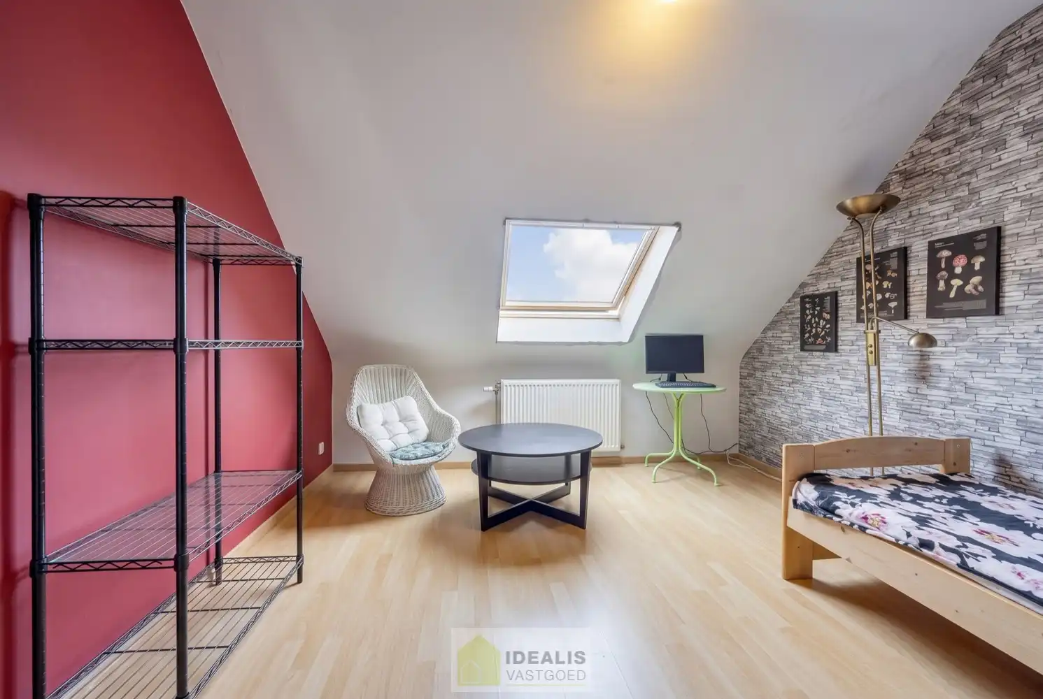 IDEALIS VASTGOED – KNAP APPARTEMENT GELEGEN OP UITERST CENTRALE LOCATIE TE OVERPELT, PELT. Dit knappe appartement met bouwjaar 2000 omvat een aangename ca.72m² en  biedt plaats aan een lichtrijke leefruimte met aansluitend goed onderhouden keuken, 2 knappe slaapkamers, badkamer en dakterras! Een fraai appartement, zeer geschikt voor kandidaten op zoek naar betaalbare woonruimte vlak bij het centrum van (Over)Pelt! foto 13