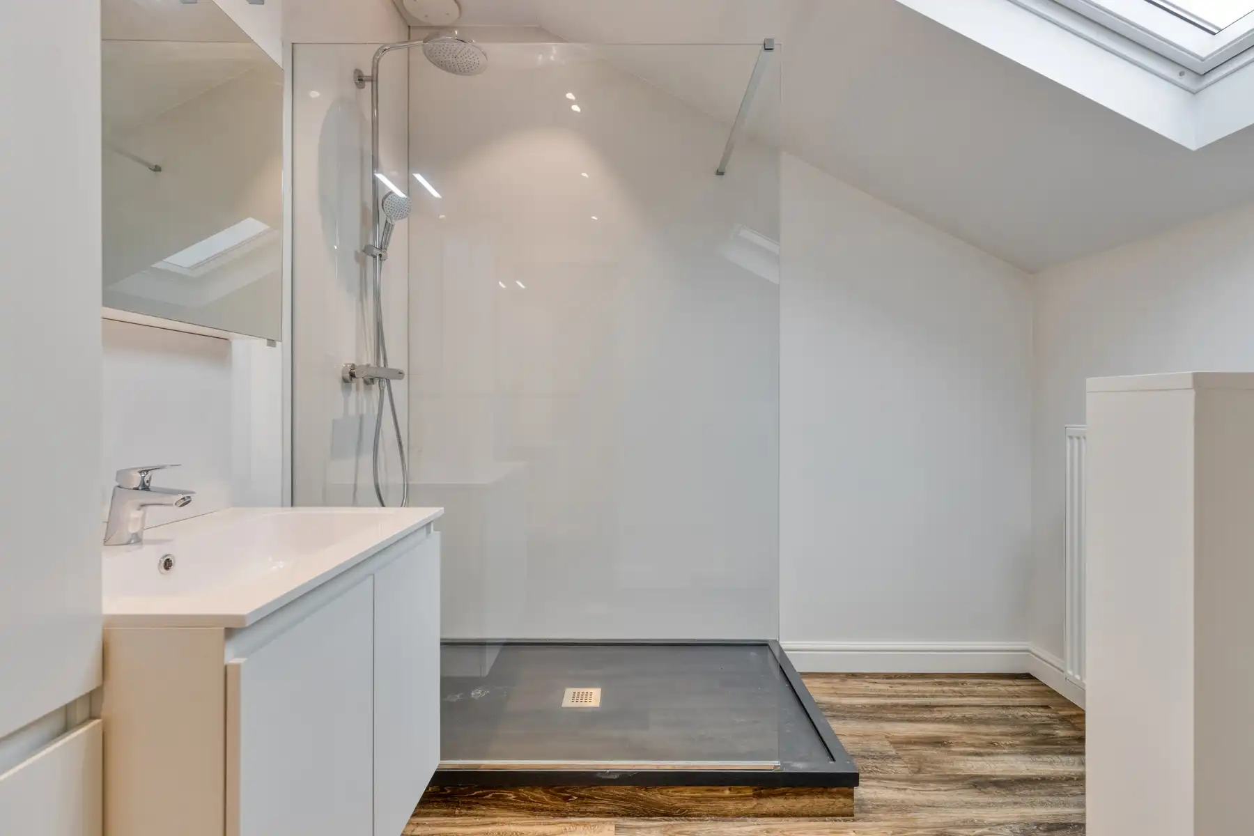 Recent vernieuwde loods met bovenliggend luxe appartement ! foto 33