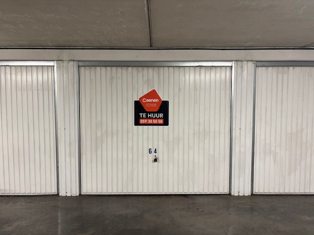 Ruime gesloten garagebox foto 4