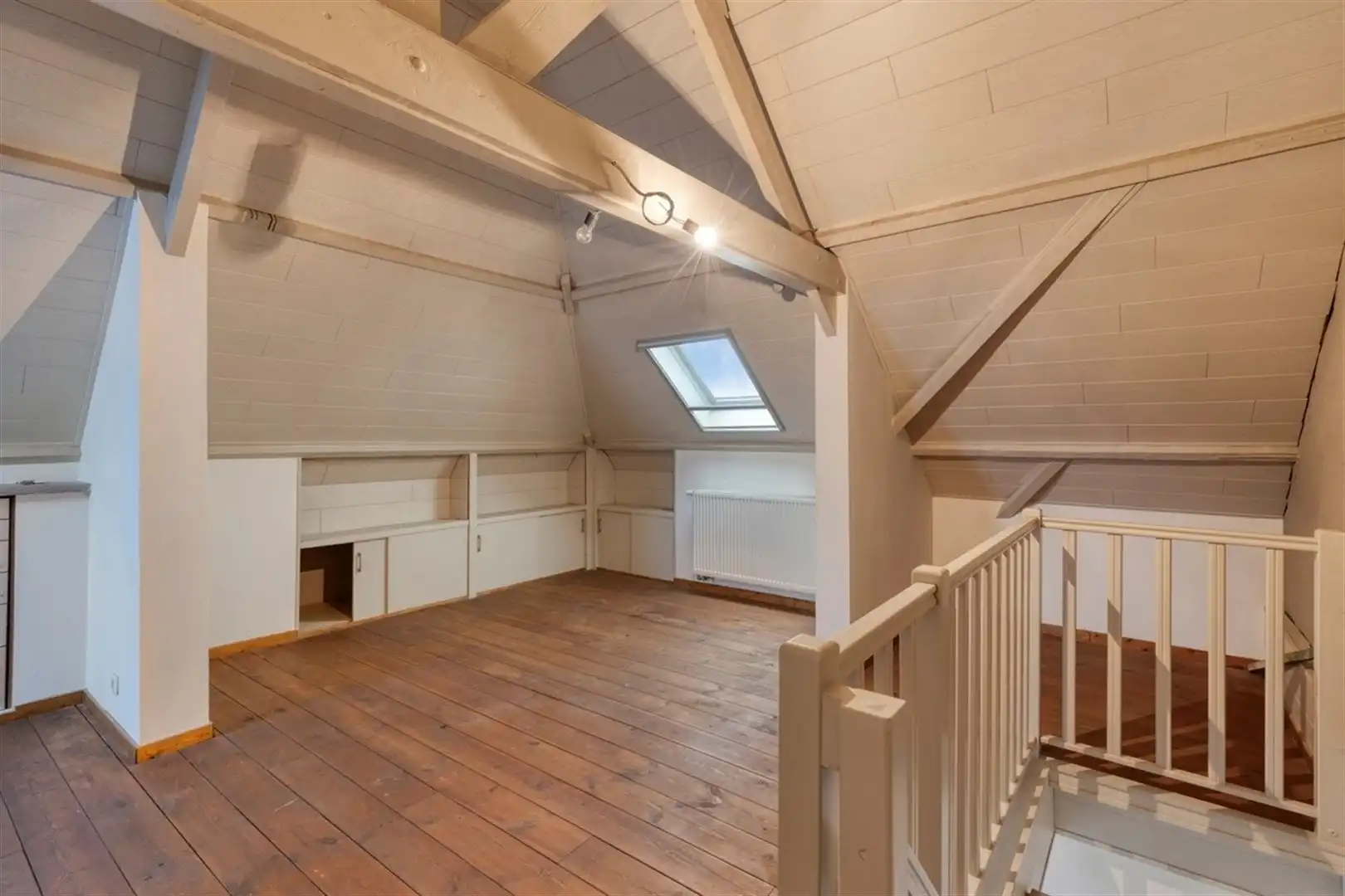 Goeddraaiende broodjeszaak met woning op toplocatie. foto 25