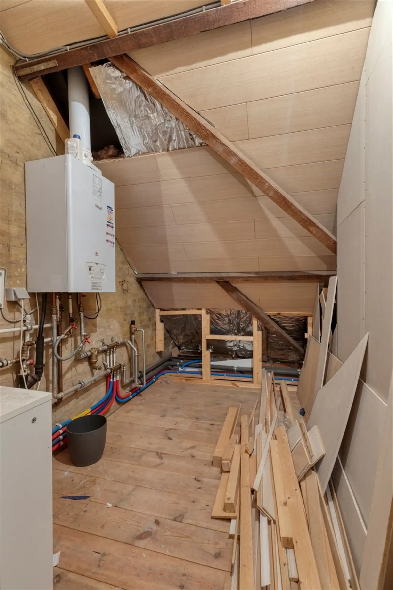 Goeddraaiende broodjeszaak met woning op toplocatie. foto 25