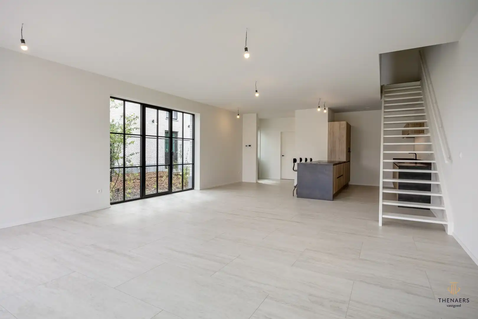 LOT 4 - Instapklare "luxe" en "energiezuinige" nieuwbouwwoning met 4 slaapkamers en 2 badkamers. foto 3