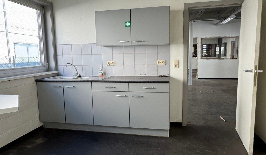 Commercieel gelegen magazijn met showroom te huur in Wetteren foto 12