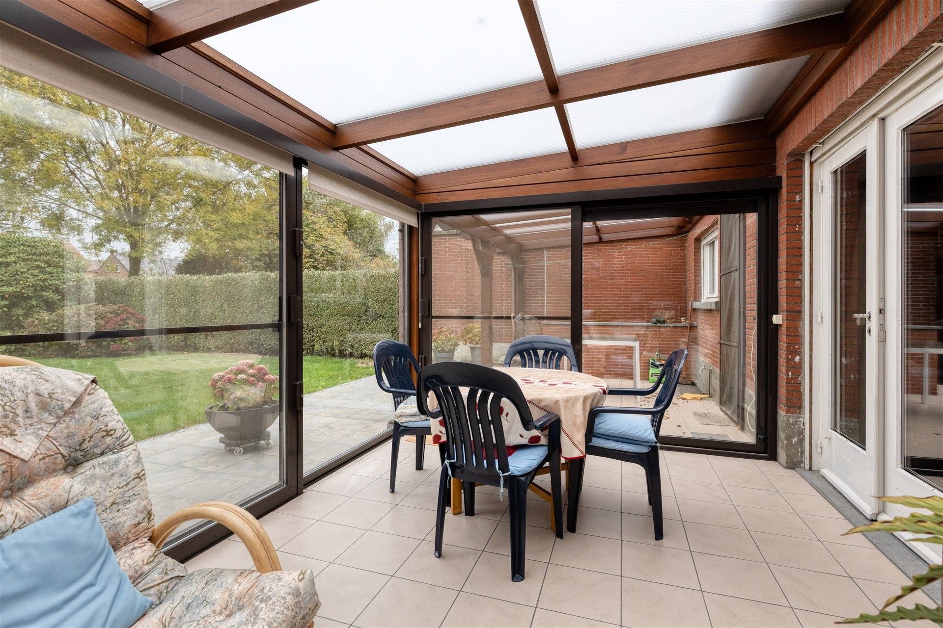 Ruime gezinswoning met 8 a 9 slaapkamers, een riante tuin en een prachtig uitzicht op weiland. foto 11