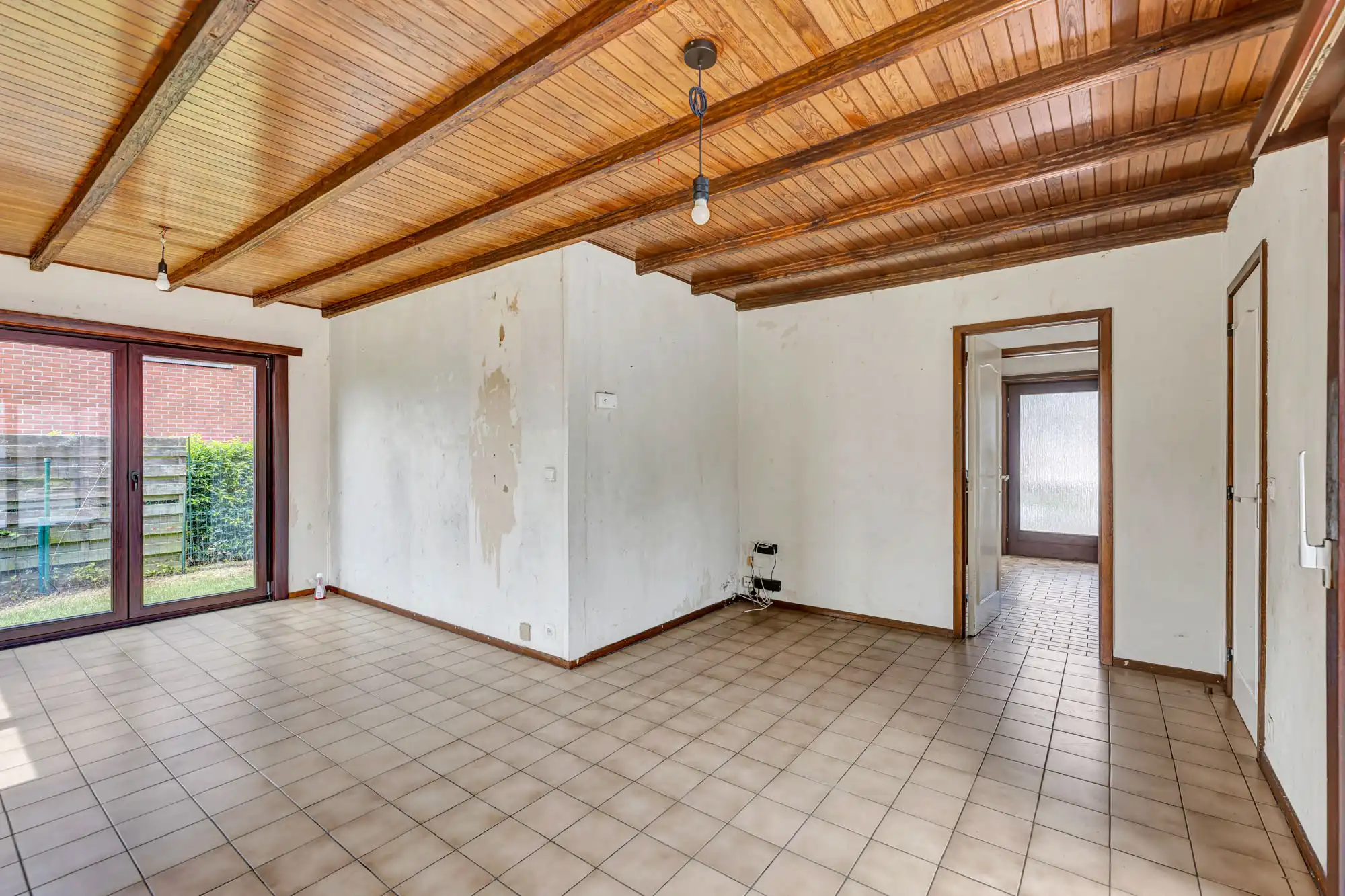 Te renoveren bungalow op een rustige locatie foto 7
