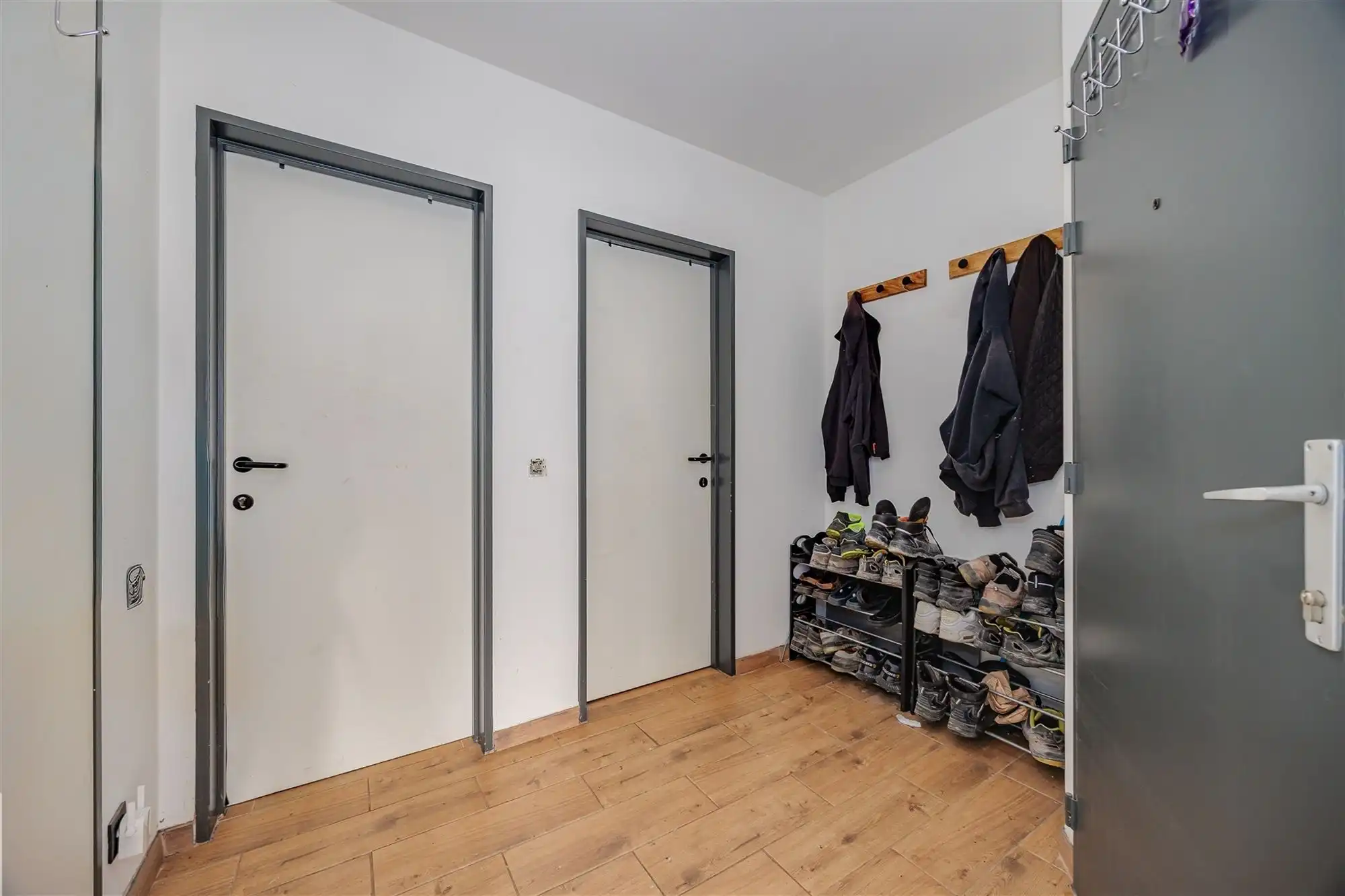 Instapklaar 2 slaapkamer appartement met gezellige tuin foto 7