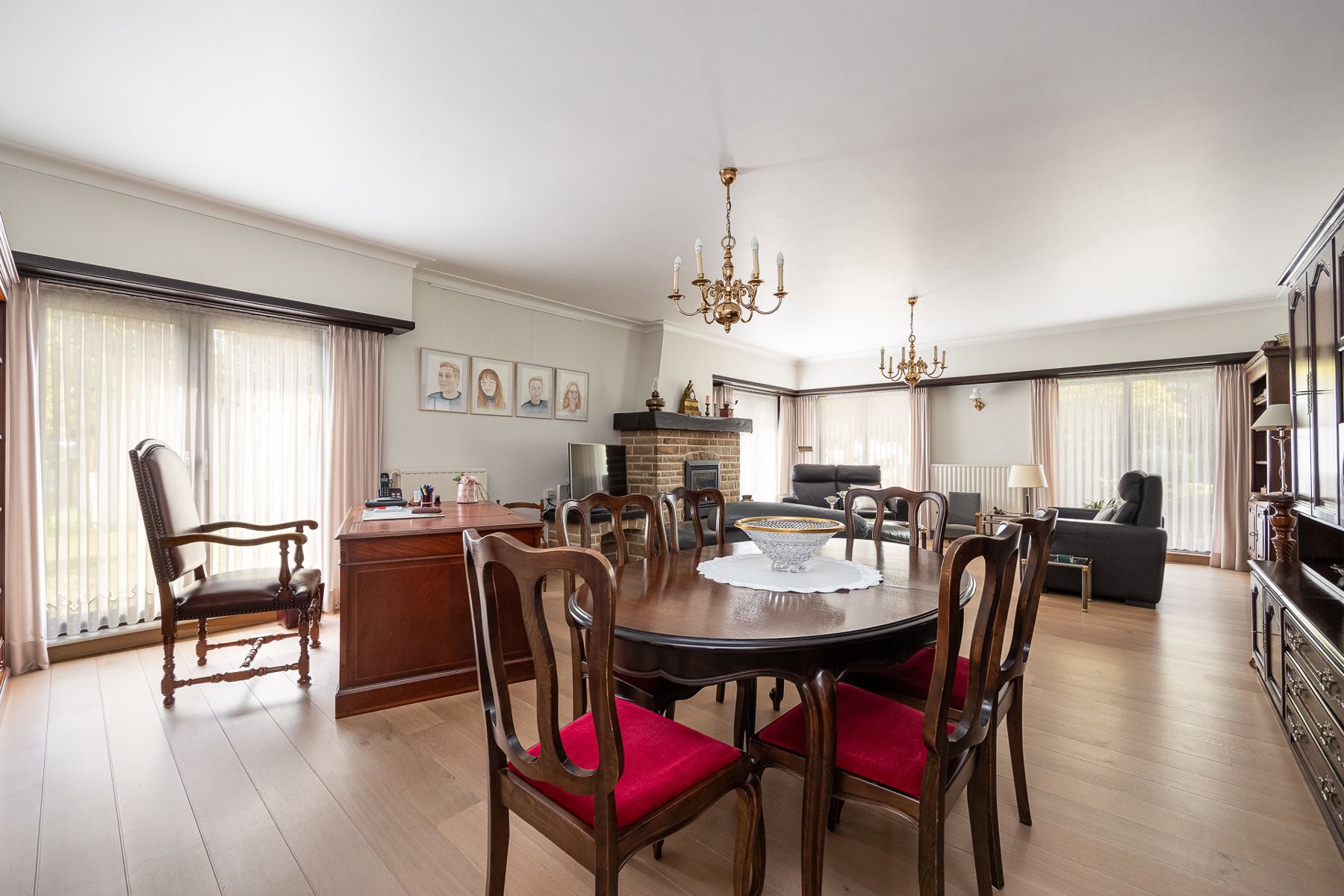 Laagbouwwoning met 4 slaapkamers op een perceel van 2.148m². foto 4