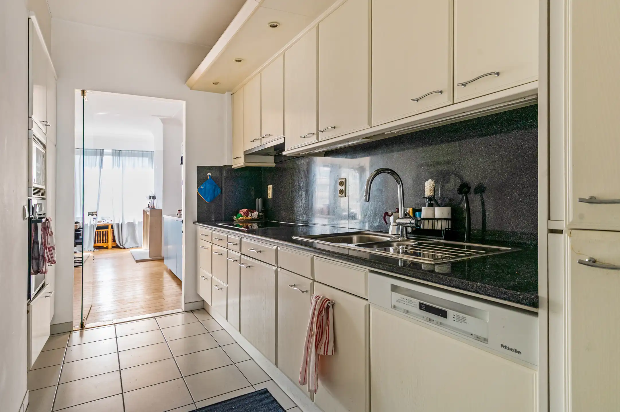 Lichtrijk 3-slaapkamerappartement aan de Frankrijklei foto 9