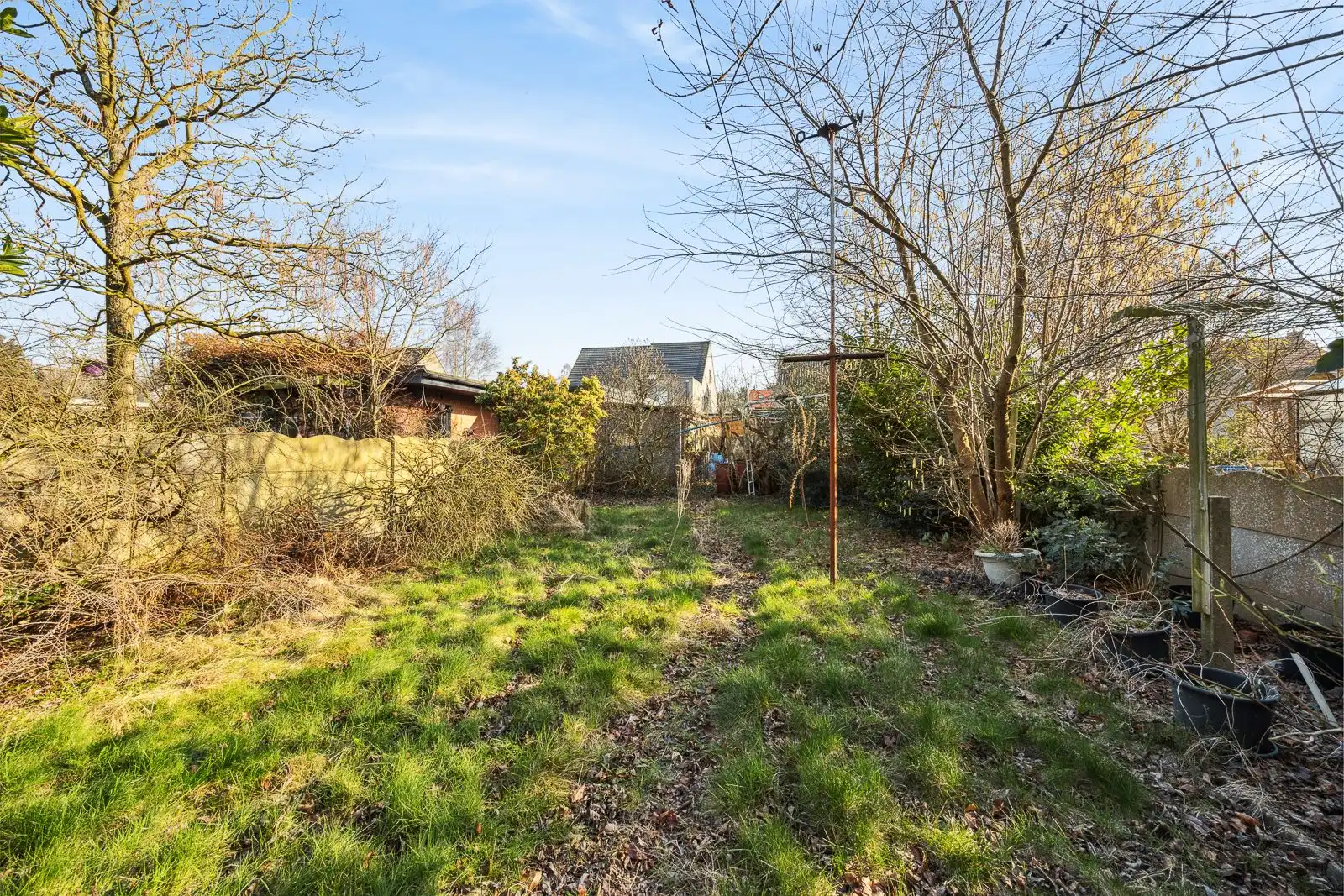 Ruime woning met renovatiepotentieel, garage en zuid tuin in Putte-Kapellen. foto 21