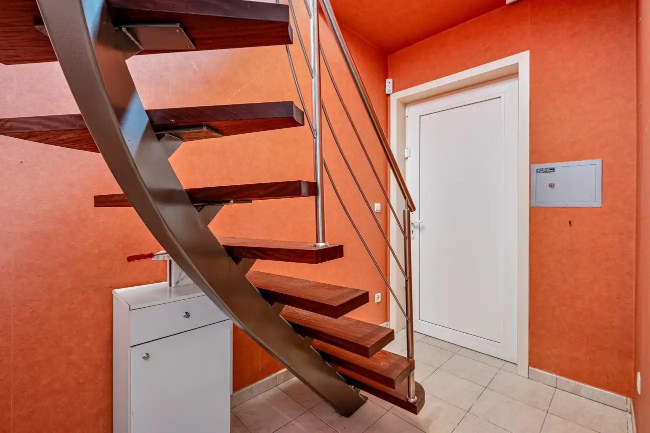 Ruime en degelijke open woning met inpandige garage en gezellige zuidwest georiënteerde tuin op een rustige locatie nabij het centrum van Lochristi! foto 17