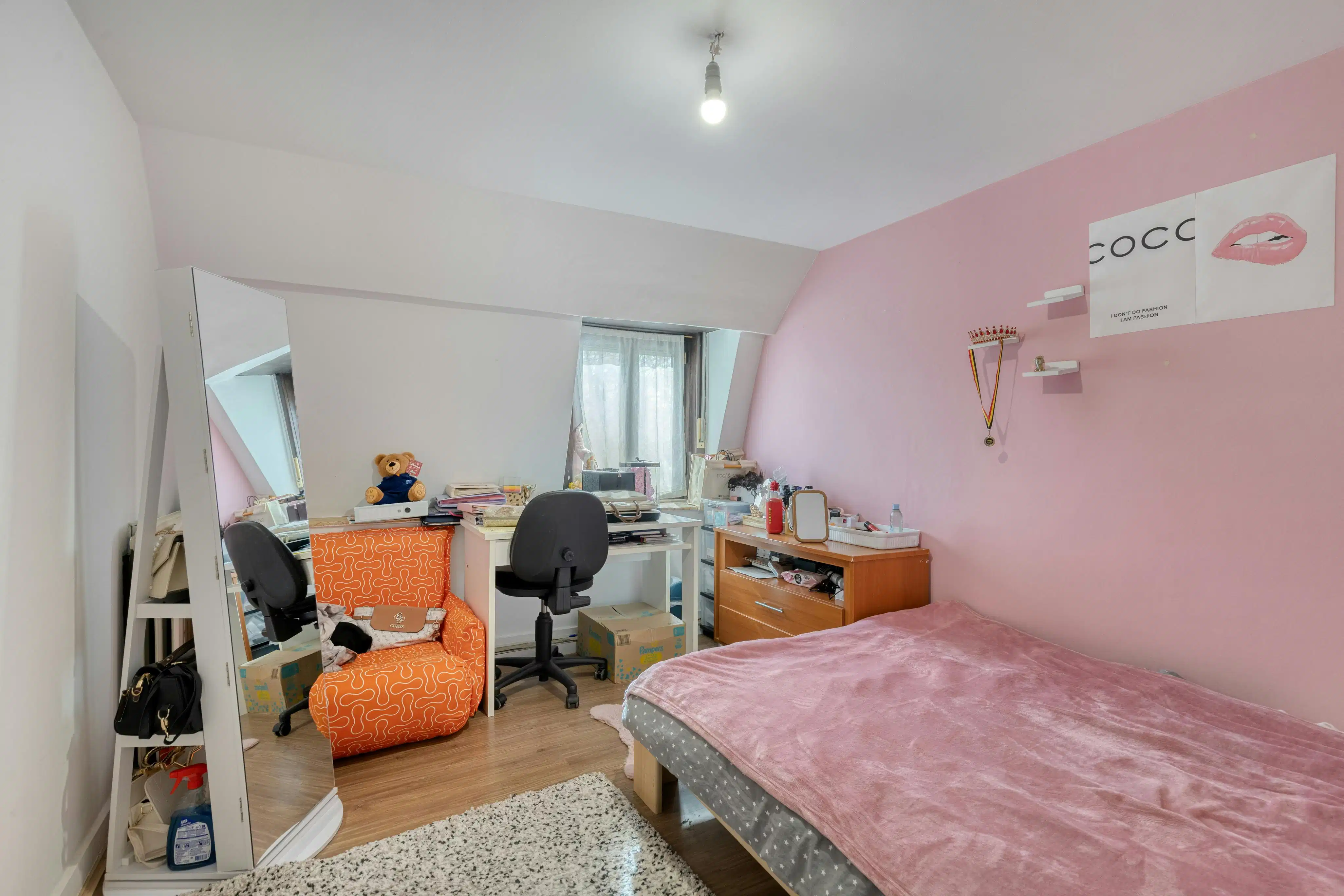 Ruime rijwoning met tuin en garage nabij centrum Izegem. foto 13