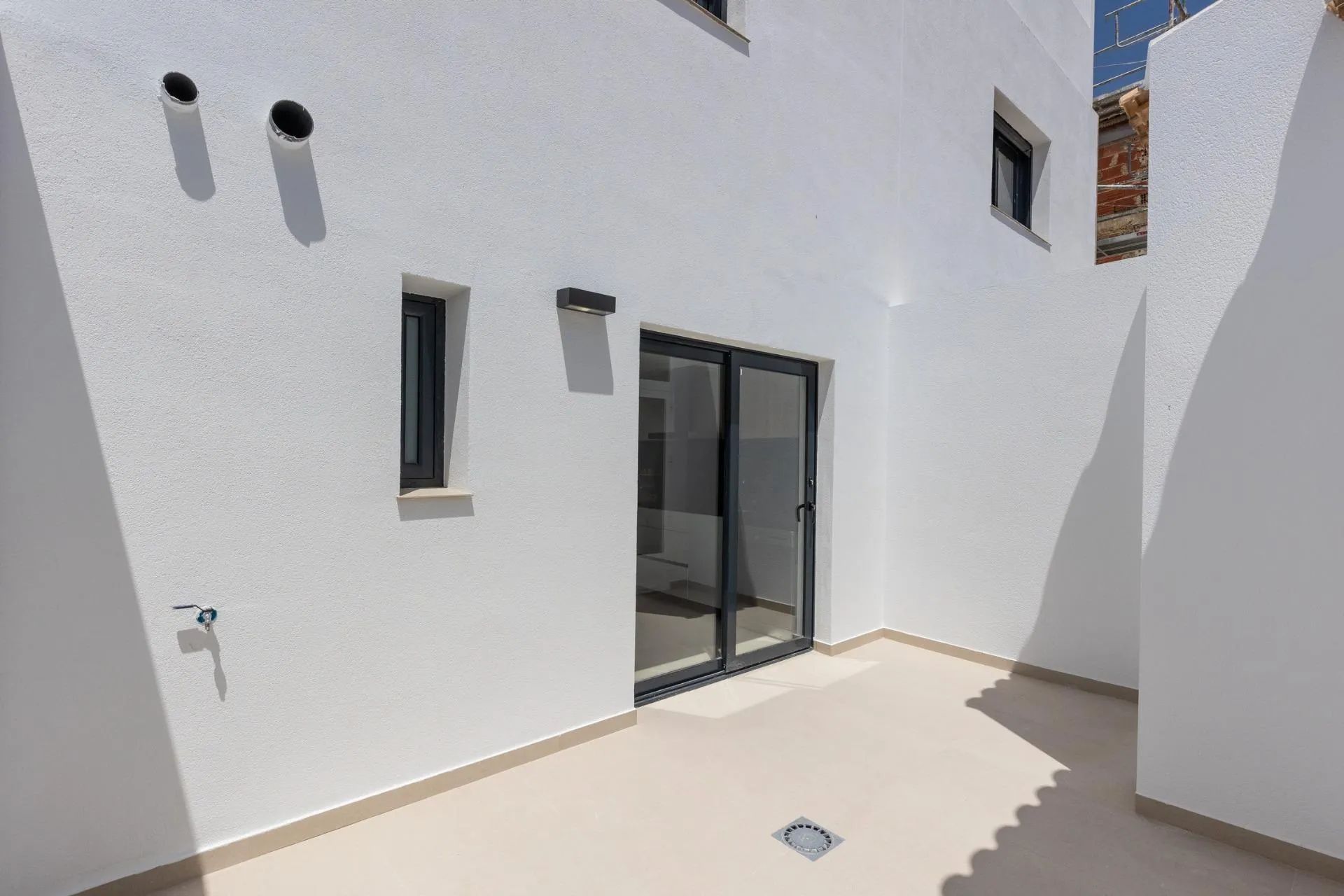 Waar rust en ruimte samenkomen – leef royaal in het hart van de Vega Baja foto 35