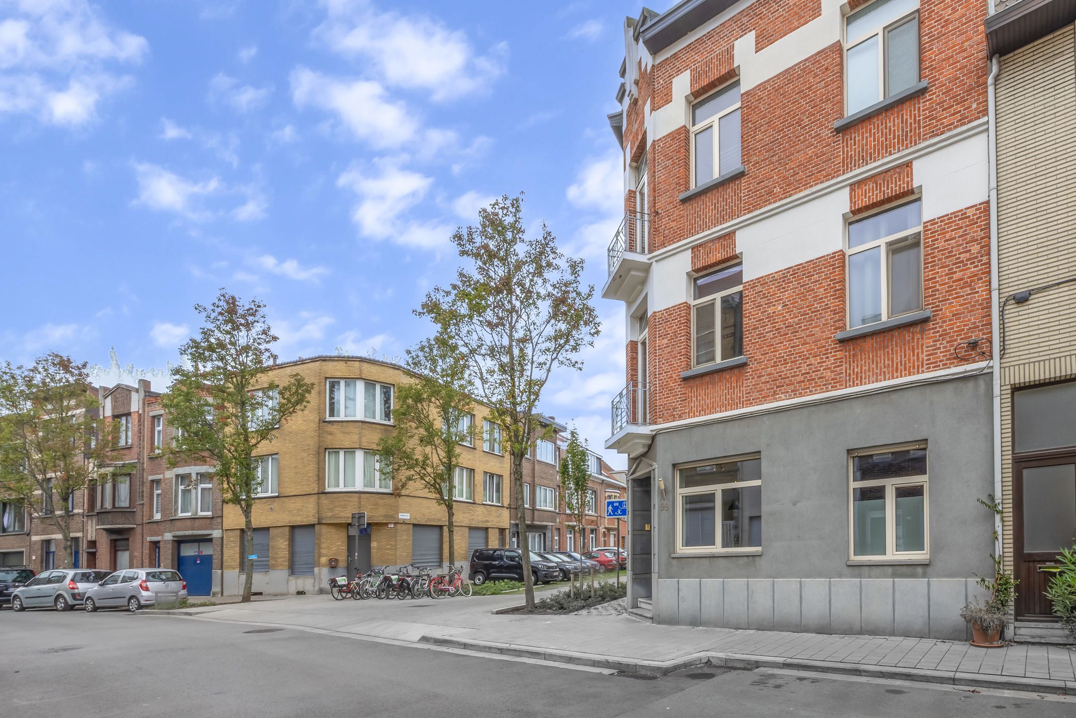 Lichtrijke ruime gelijkvloersappartement te Merksem foto 3