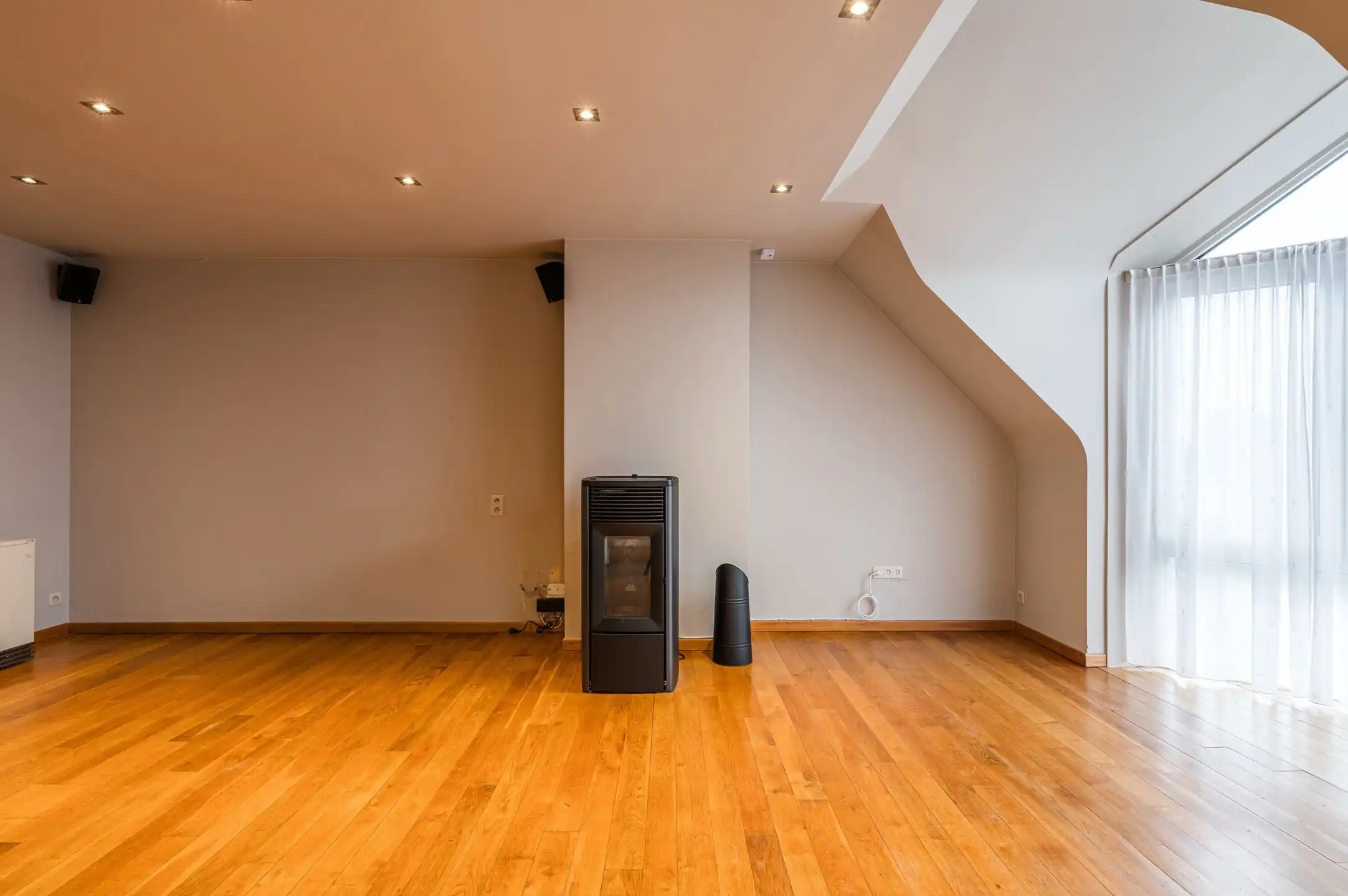 Instapklaar 2 slaapkamer appartement met garage in kleinschalig gebouw foto 10
