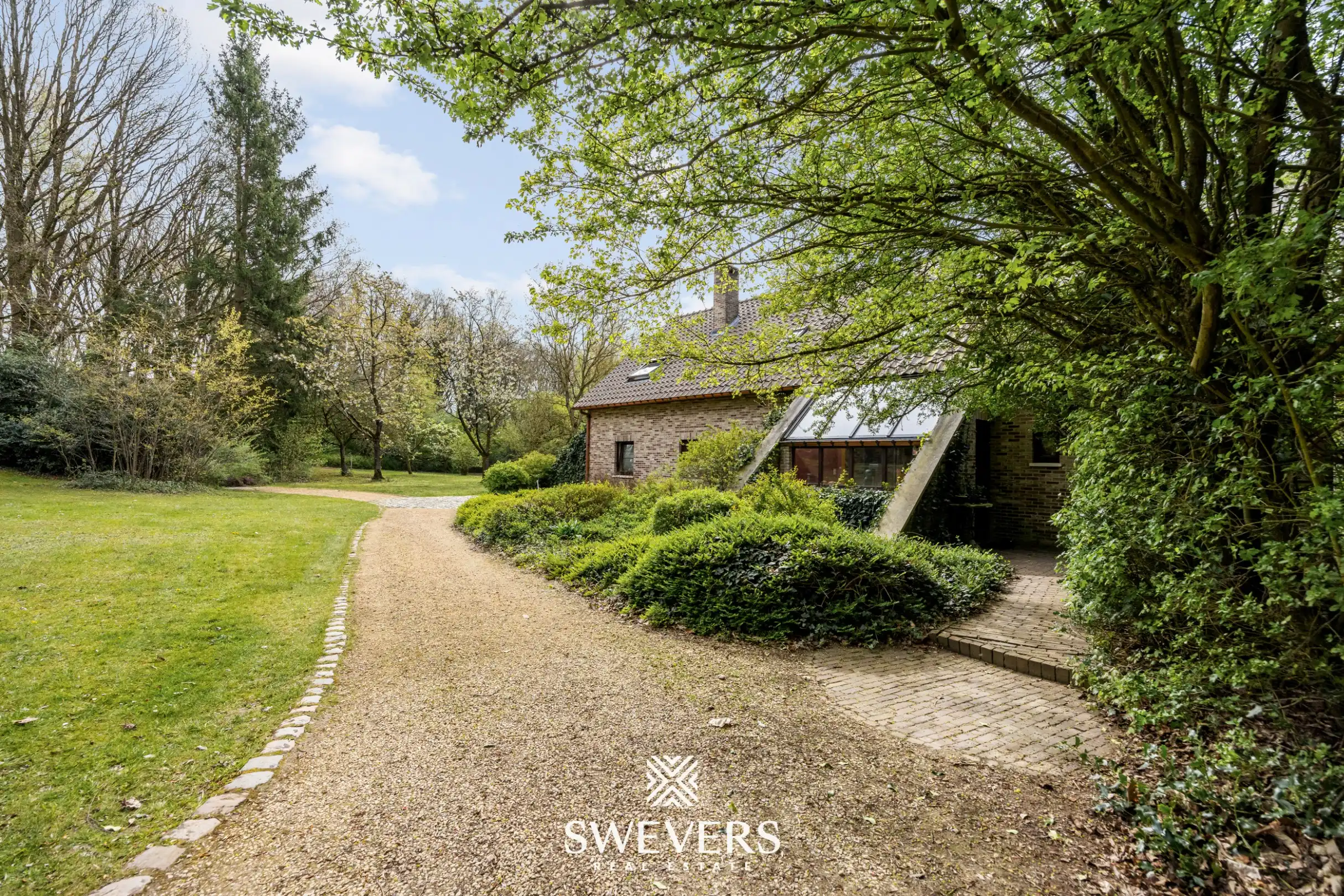 Ruime woning met 5 slaapkamers op een perceel van 1ha te Houthalen-Helchteren foto 2